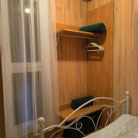 Daire Tendre Face A La Montagne