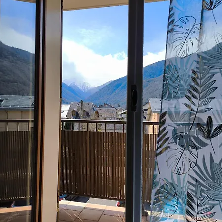 Tendre Face A La Montagne Apartment