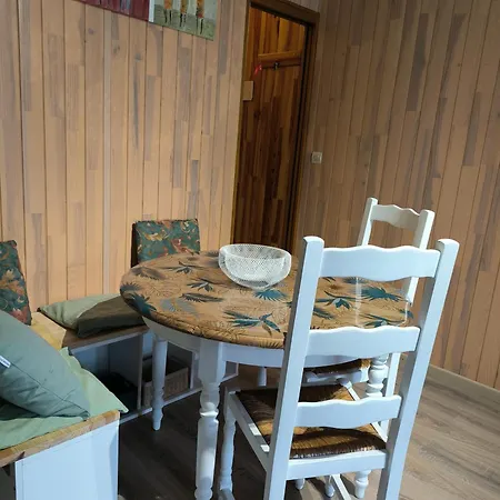 Tendre Face A La Montagne *