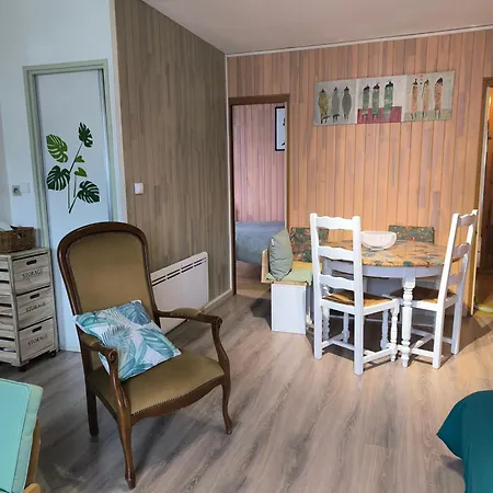 Tendre Face A La Montagne *